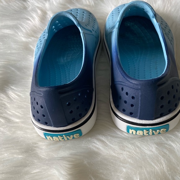 Nativa kids shoes size 2. ๐๐๐๐ - Picture 3 of 4